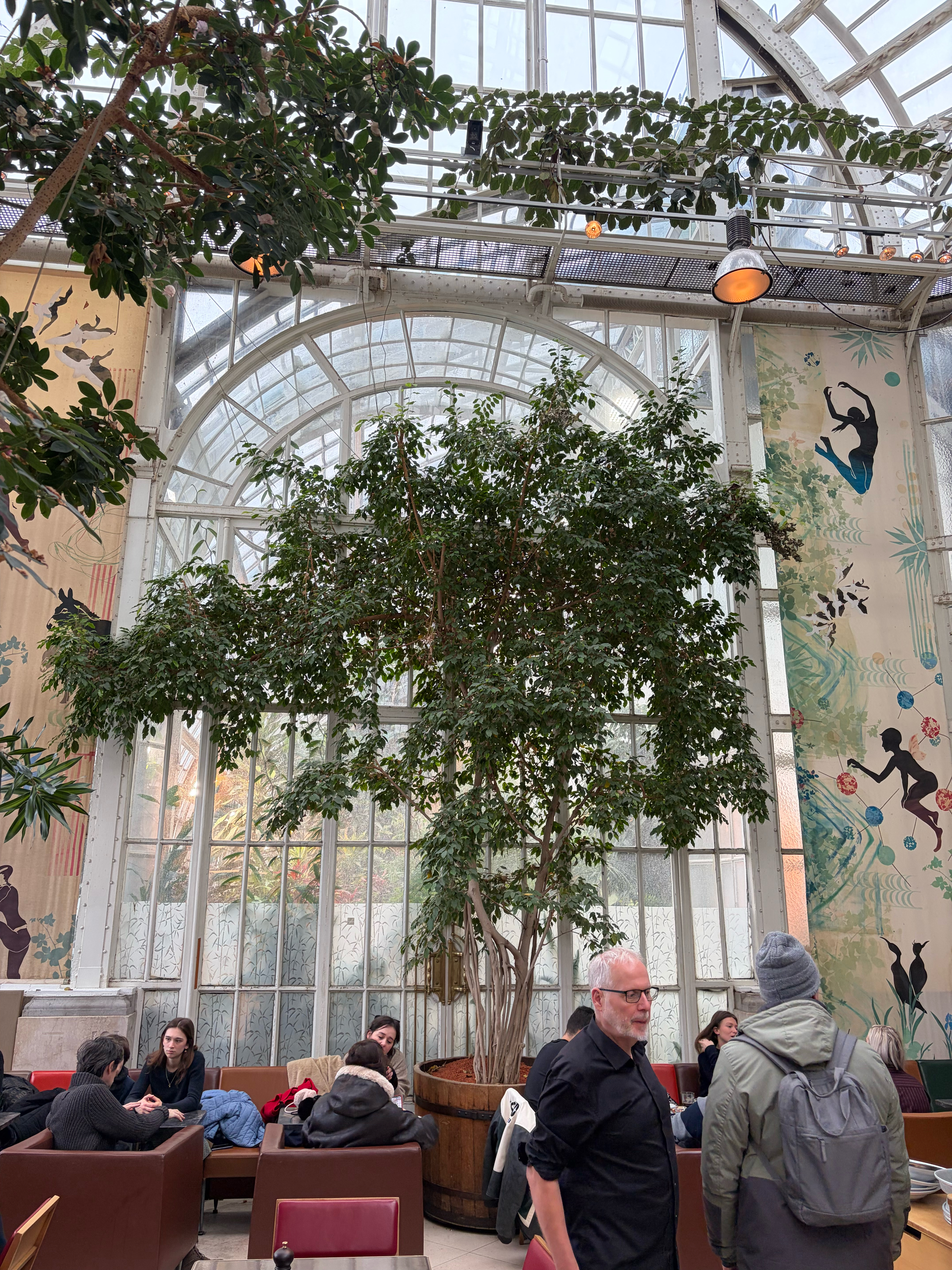 A beautiful setting on a snowy frigid day in Vienna