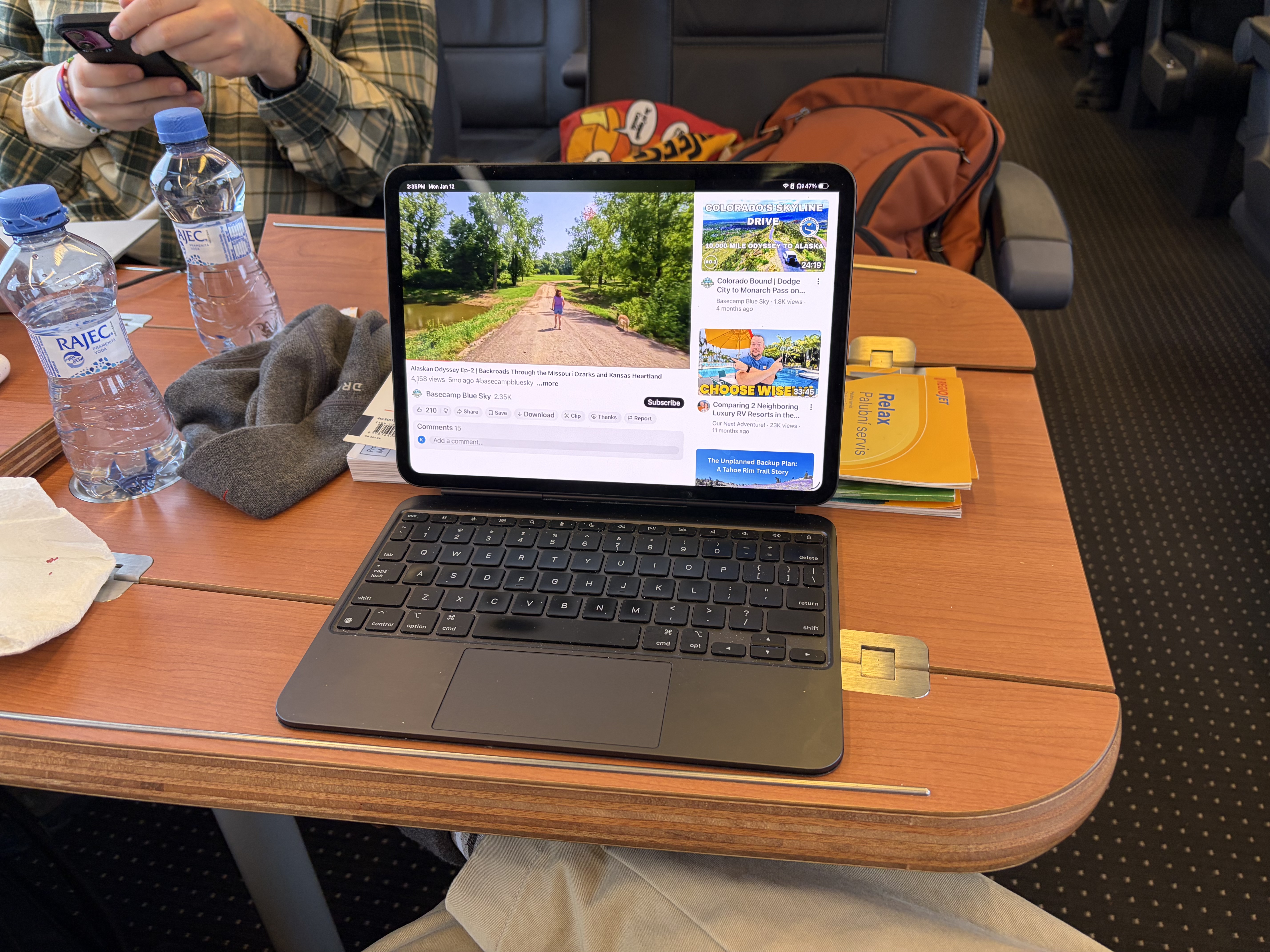 Lots of workspace on the table for watching YouTube videos! 