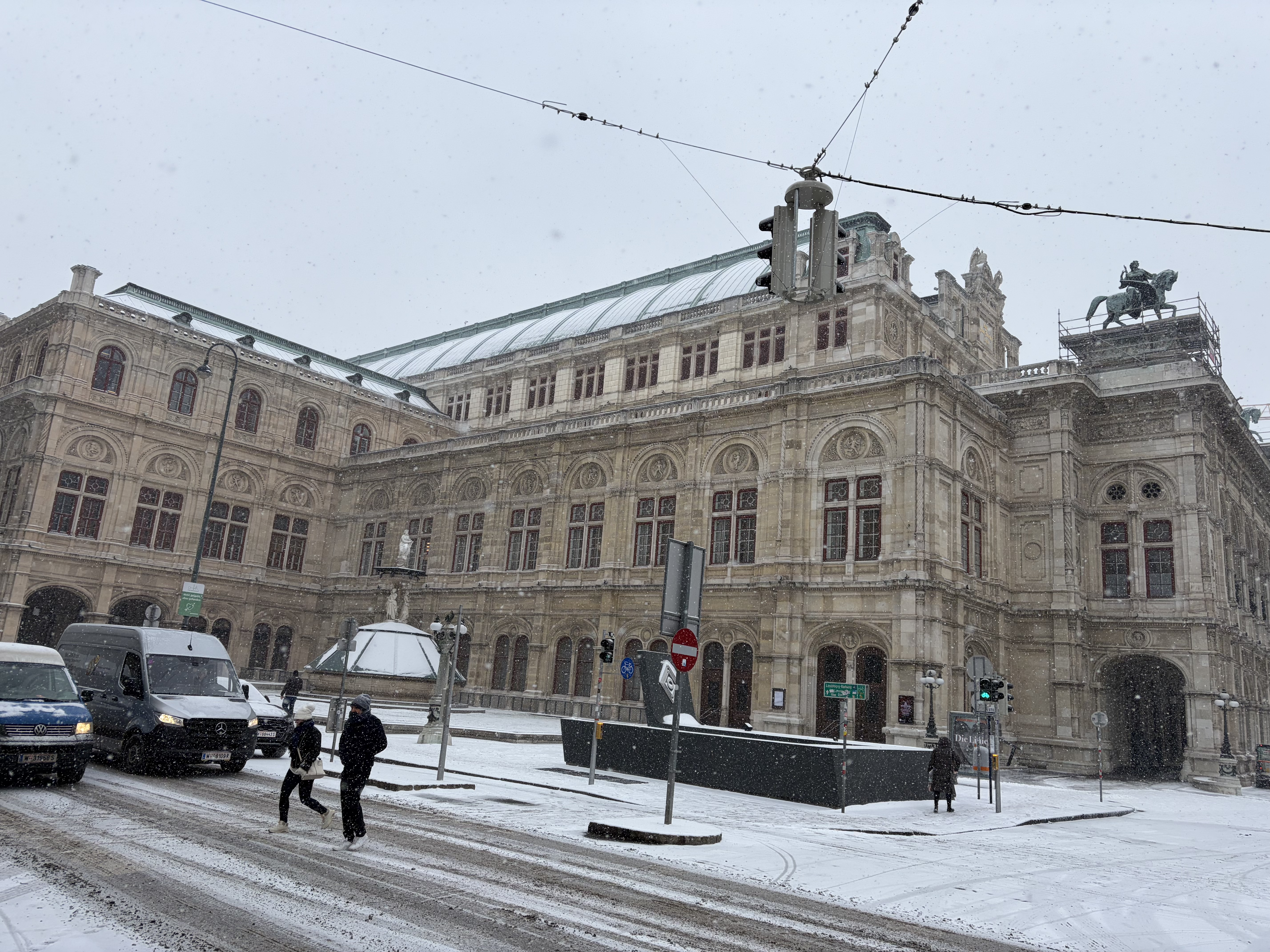 One side of the infamous Vienna Opera House 