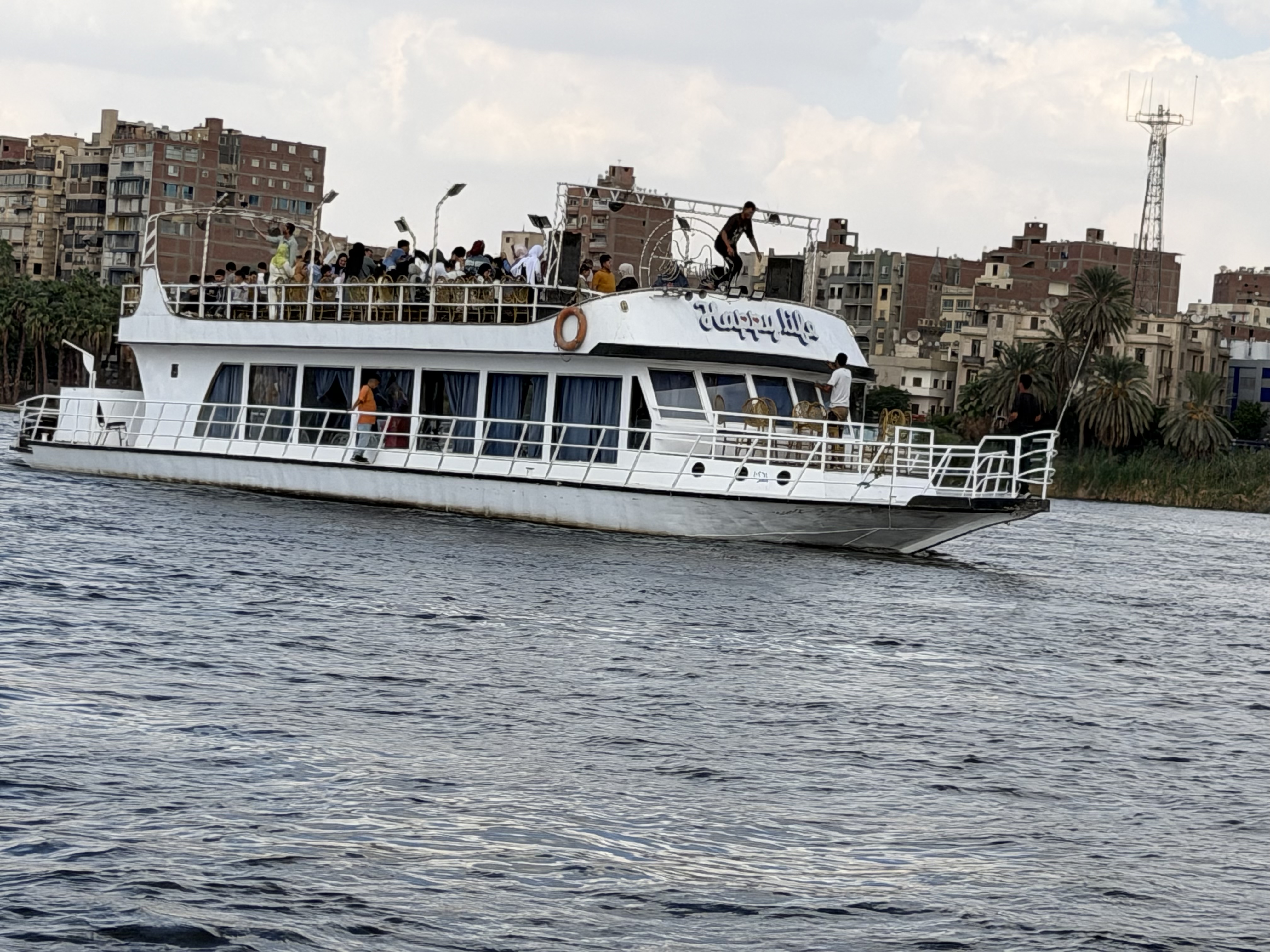 The wedding party boat was rocking with music and everyone up on the top deck having a good time!